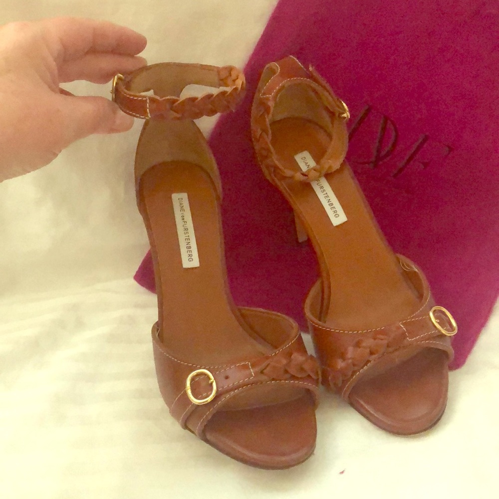 Diane Von Furstenberg heels. Tan leather. Size 8